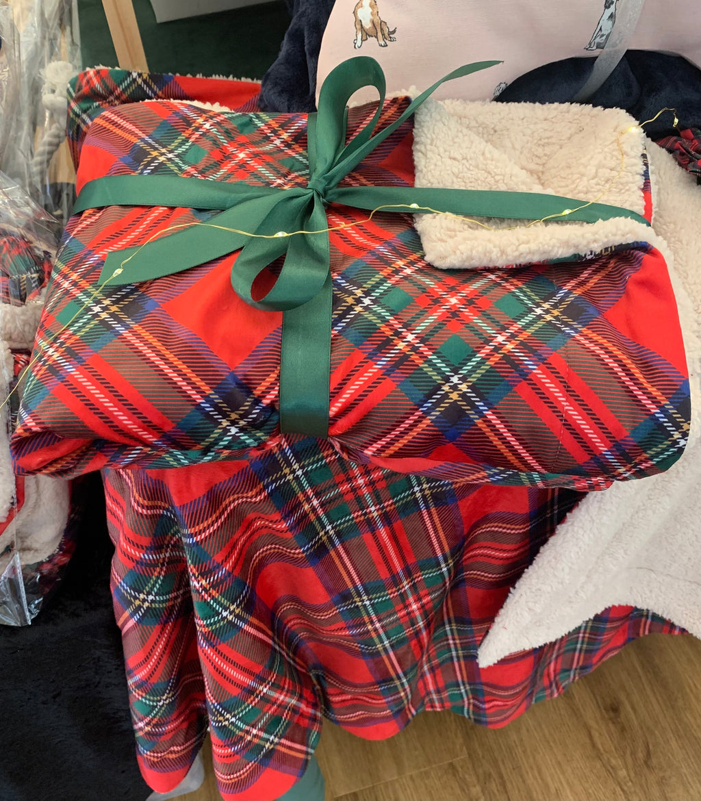 Royal Stewart red tartan pet snuggle blanket – view 3