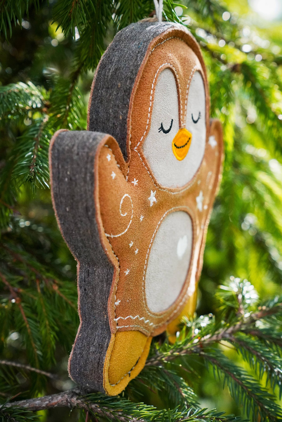 Poppy the Gingerbread Penguin tough Christmas dog toy – view 2